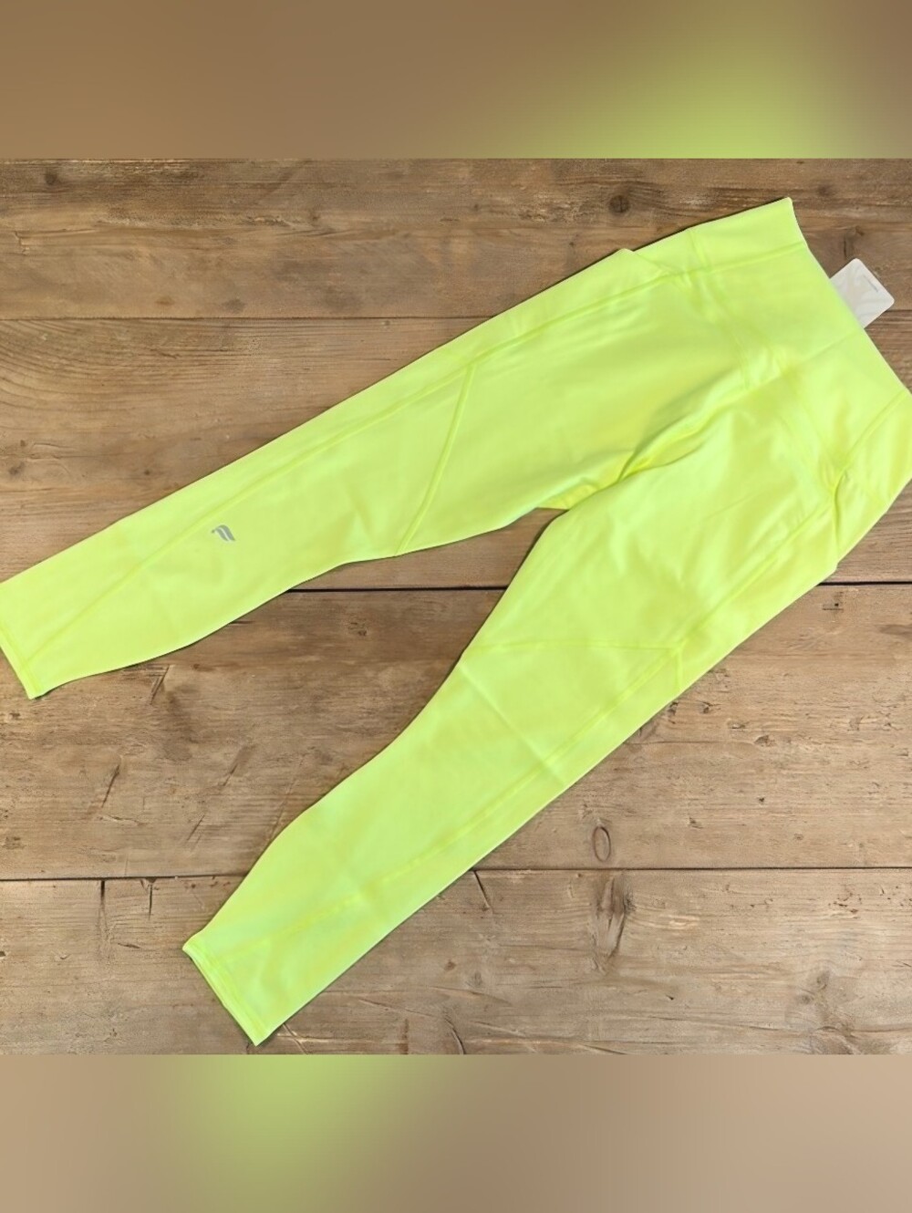 NWT- Fabletics PureLuxe High-Waisted Pocket 7/8 Leggings -HIGHLIGHTER (24”) M